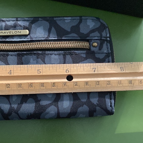 Travelon RFID Leopard Print Nylon Zip Around Wristlet Wallet Safe ID NWT - Picture 4 of 5